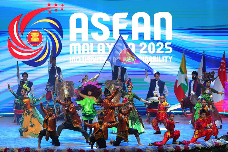 泰国与柬埔寨24日在争议边境地区爆发致命冲突,导致外界再度质疑,东南亚国协是否已被边缘化,无法履行维护成员国间和平的使命。(欧新社档案照) 泰国与柬埔寨24日在争议边境地区爆发致命冲突,导致外界再度质疑,东南亚国协是否已被边缘化,无法履行维护成员国间和平的使命。(欧新社档案照)