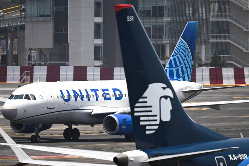 美国联合航空公司（United Airlines）24日晚间因总部传出火灾警报后，紧急下令全美主线航班全面停飞，不过联合航空强调，停飞时间短暂，已于稍后全面恢复营运。示意图，图与新闻事件无关。（法新社）