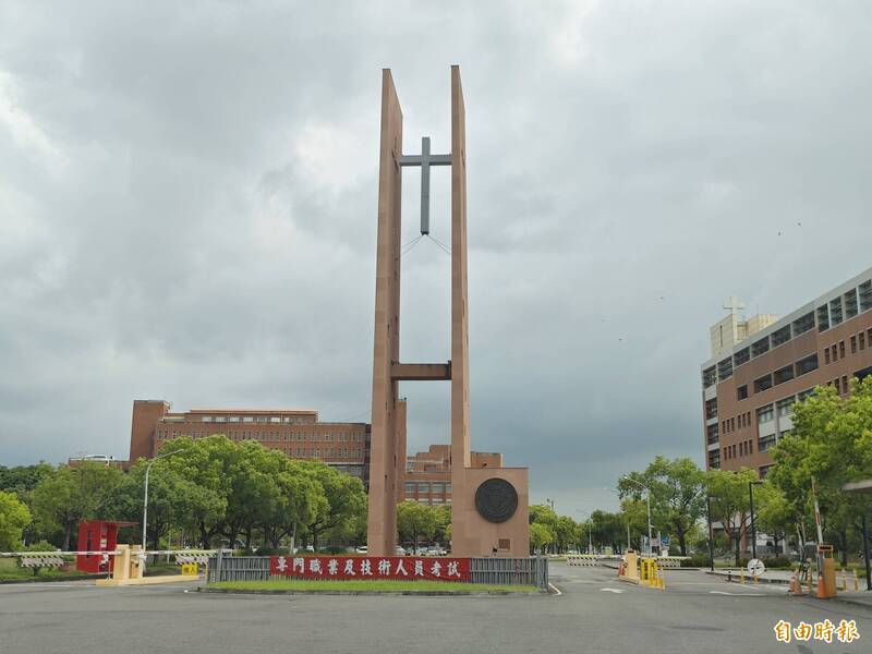 长荣大学回应，将制作纪念性的毕业证书给家属。（记者吴俊锋摄）