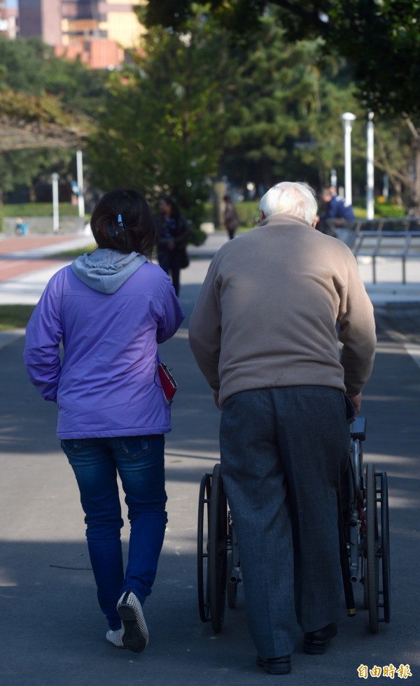 台东林姓男子因毒品罪遭通缉，期间开车撞人，后来又辩称决心戒毒，捐款供作学校营午餐及有年迈生病父母须照料。情境照，与新闻无关。（资料照，记者简荣丰摄）