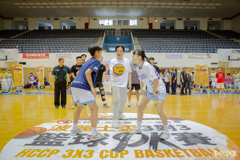 新竹市波丽士杯3对3篮球PK赛今在新竹市立体育馆登场。（记者蔡彰盛摄）