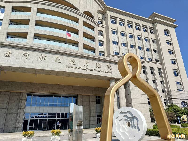 彰化男子担任诈欺集团车手,与被害人约在宫庙前面交,结果被识破,彰化地院审理,依加重诈欺取财等罪,判处有期徒刑1年7月。(记者陈冠备摄) 彰化男子担任诈欺集团车手,与被害人约在宫庙前面交,结果被识破,彰化地院审理,依加重诈欺取财等罪,判处有期徒刑1年7月。(记者陈冠备摄)