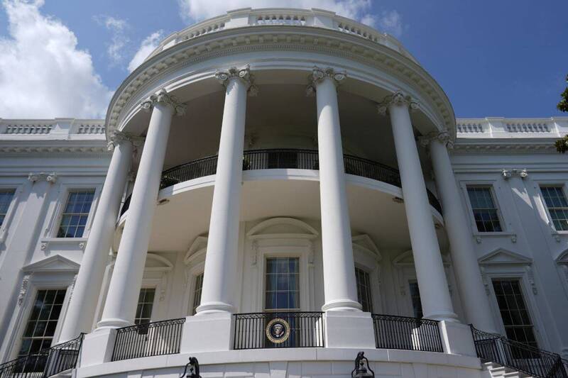 美国白宫附近27日被发现有可疑包裹,资料照。(美联社) 美国白宫附近27日被发现有可疑包裹,资料照。(美联社)