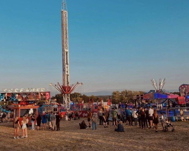 英国少女游乐场头皮遭撕落，送医抢救命危。（图撷取自X@ladyjaggar）