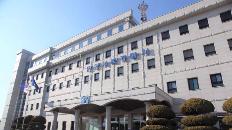 南韩忠清南道天安西北警察署辖区警察,不满民众投诉竟拨打多通电话骚扰对方。(图撷自天安西北警察署脸书) 南韩忠清南道天安西北警察署辖区警察,不满民众投诉竟拨打多通电话骚扰对方。(图撷自天安西北警察署脸书)