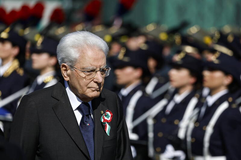 义大利总统马达雷拉(Sergio Mattarella)被俄罗斯列入「仇俄清单」,引发义大利政府召见俄罗斯大使抗议。(欧新社) 义大利总统马达雷拉(Sergio Mattarella)被俄罗斯列入「仇俄清单」,引发义大利政府召见俄罗斯大使抗议。(欧新社)