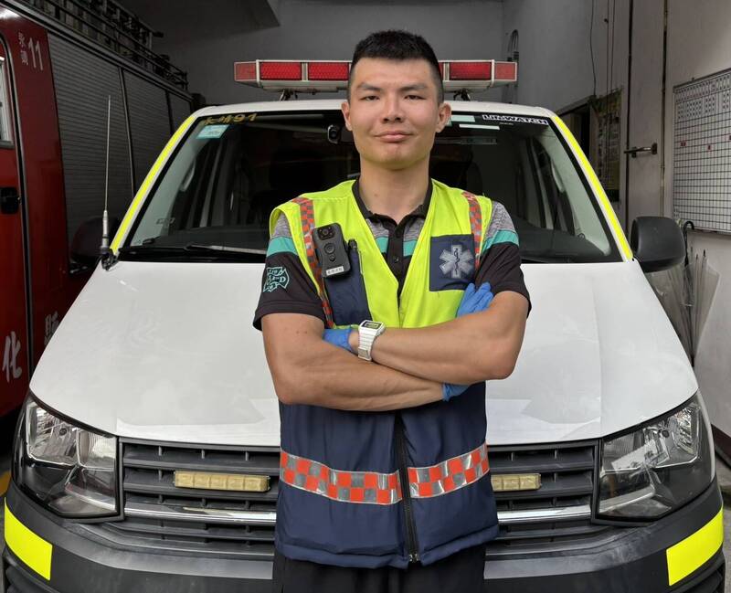 彰化永靖分队消防员韩朝武，执行救护勤务前2个月成功就接生2名婴儿。（彰化消防局提供）