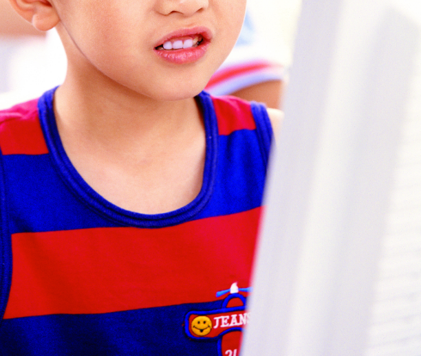 台中一名男子透过社群与通讯软体锁定少年及儿童，以「赠送免费游戏点数」为饵，引诱传送裸照、私密照，被害人数高达20余名。（情境照）