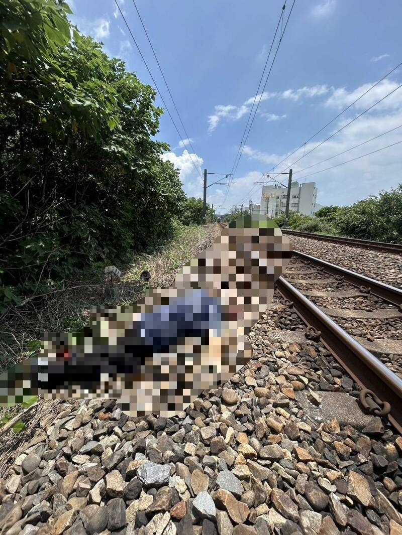 台铁竹南往造桥段事故，1人闯轨遭列车撞击身首分离。（民众提供）