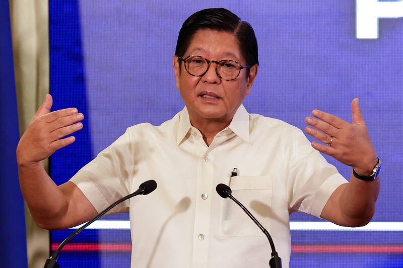 菲律宾总统小马可仕11日在总统府记者会上，强力反击中国就其台海言论的「玩火」指控，称自己只是陈述事实，并对北京的反应感到困惑。（欧新社）