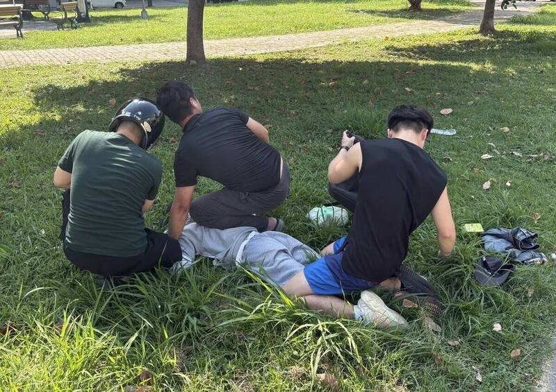 陈男宣称自己是陷入「爱情漩涡」，「香港恋情、春梦一场」，法官仍判刑4月，图为警方抓诈欺犯场景，与本案无关。（记者张瑞桢翻摄）