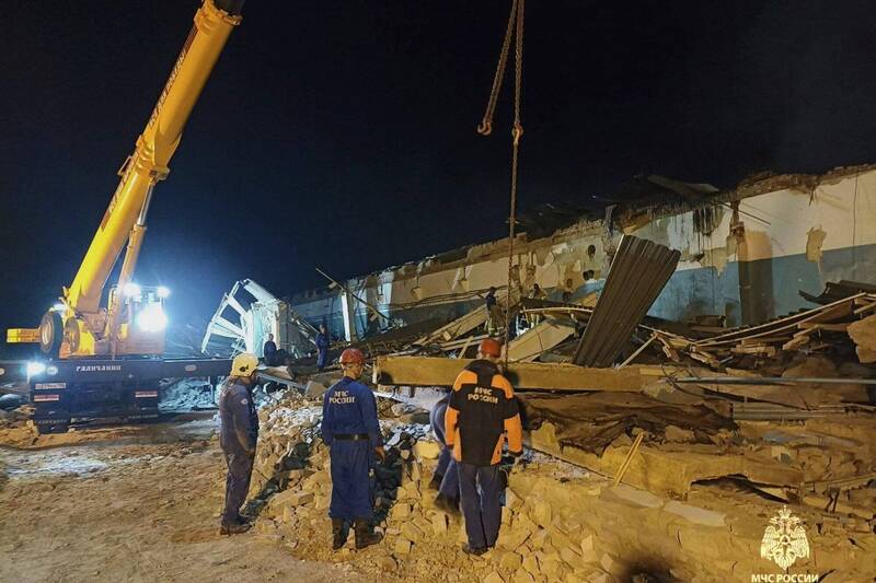 俄罗斯火药厂Elastik失火后引发爆炸,造成11死130伤。(美联社) 俄罗斯火药厂Elastik失火后引发爆炸,造成11死130伤。(美联社)