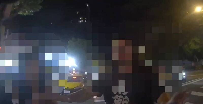 警方到场厘清。(记者王冠仁翻摄) 警方到场厘清。(记者王冠仁翻摄)