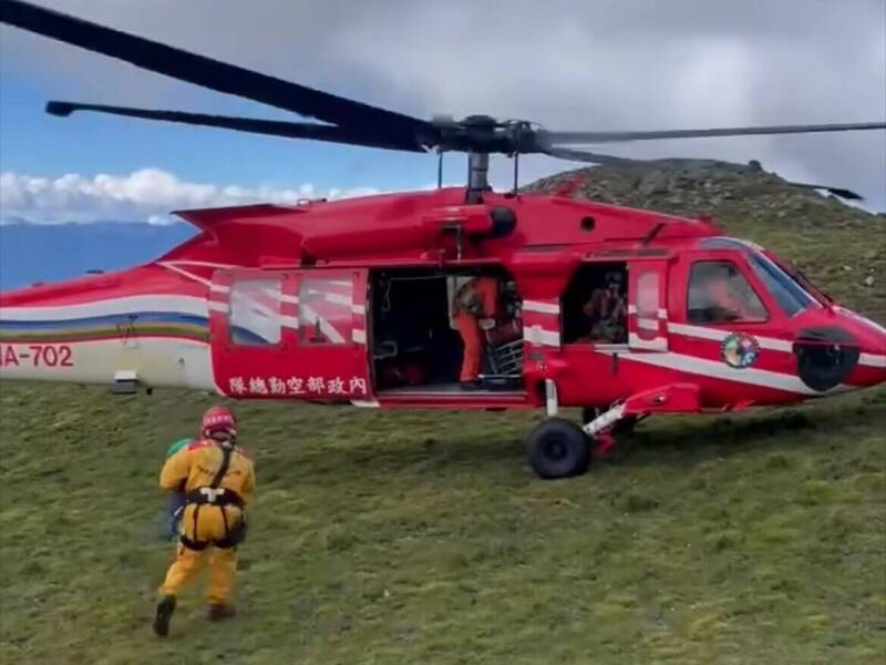 南三段发生2死1生还山难，其中8岁男童机警拿著外公手机到有讯号的地点报案，冷静求生才得以获救。（民众提供）