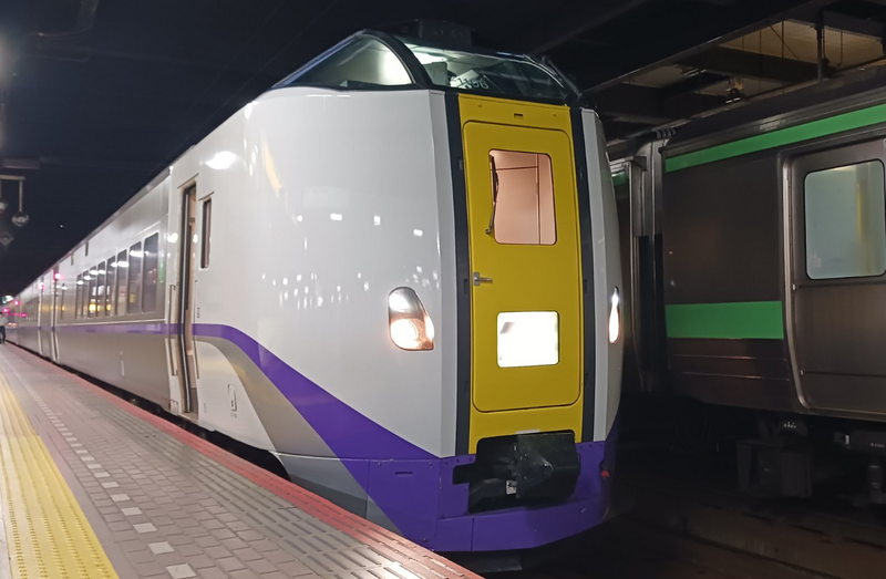 日本北海道列车撞死1头熊，导致后续4辆列车受到延误。图为十胜号7号列车。（图撷自@PICARIN3739「X」帐号）