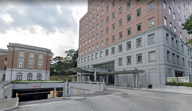 日本群马县男子盗用同事电邮信箱，一口气网购7027件商品后被捕。图为群马县警察本部。（图撷自Google街景）
