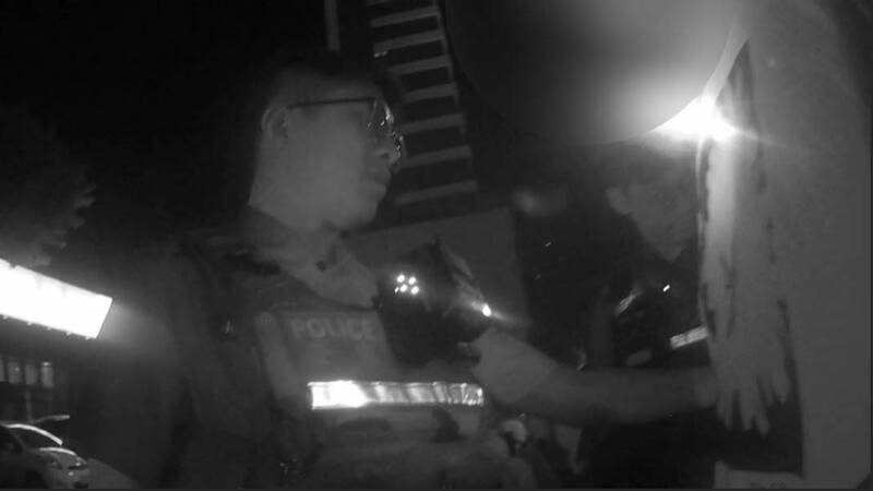 聂男因毒品案被发布通缉，他冒用小8岁弟弟身分闯关，因脸型不同被警方识破。（记者郑淑婷翻摄）