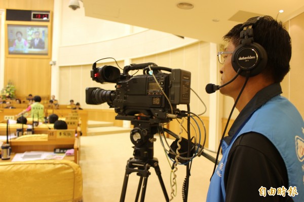 彰化县议会正式通过议事直播规则，初期仅限在议事厅的大会质询议程。（记者张聪秋摄）
