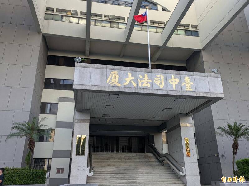 拍摄歌手蔡依林音乐MV「恋我癖」的谢姓导演,被控告性侵害,台中地院判刑3年8月。(记者张瑞桢摄) 拍摄歌手蔡依林音乐MV「恋我癖」的谢姓导演,被控告性侵害,台中地院判刑3年8月。(记者张瑞桢摄)