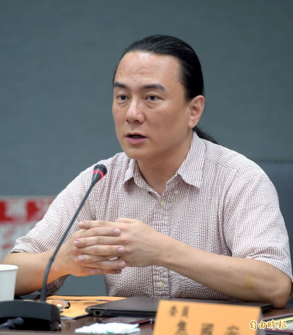 对于张景森提出卖场调节营业时间的想法,翟本乔认为现有科技已能针对人数来调整温度。(资料照,记者王敏为摄) 对于张景森提出卖场调节营业时间的想法,翟本乔认为现有科技已能针对人数来调整温度。(资料照,记者王敏为摄)