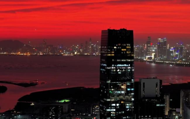 深圳驚現火燒雲  網民狂贊