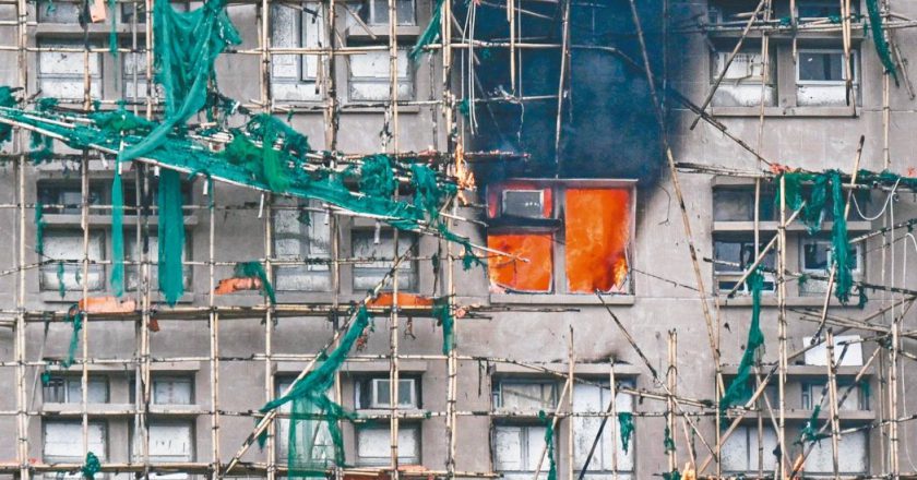 香港宏福苑大火 陆多地重申严禁竹木等易燃材料搭设外墙作业面