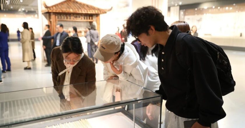 战国竹简最新成果解密!「安大简」发布《楚辞》佚篇