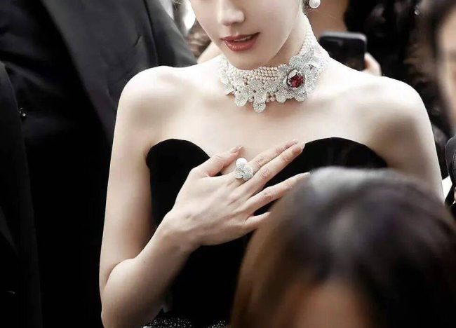 82710c31b8e04ba1a1a2d7502d1f19e7 82710c31b8e04ba1a1a2d7502d1f19e7