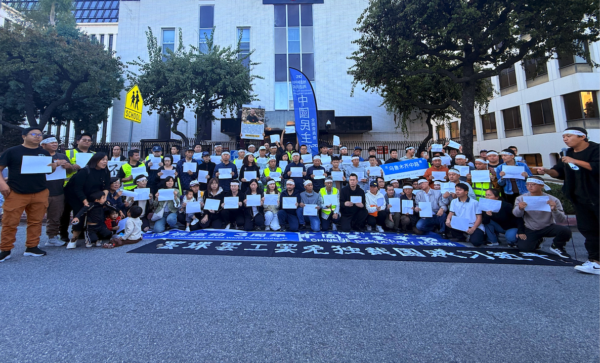 洛城華人紀念白紙運動 「鮮花哥」：國人要勇敢