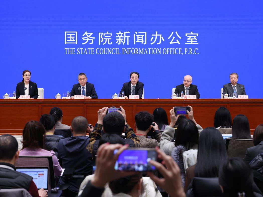 大陆国家发展改革委副主任王昌林20日上午表示,将研究2026-2030年扩大内需... 大陆国家发展改革委副主任王昌林20日上午表示,将研究2026-2030年扩大内需...