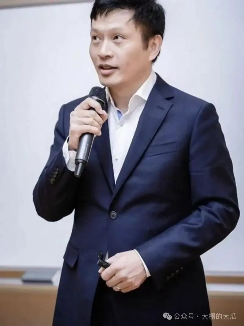 套现两亿携情妇跑路...迅雷爆出狗血男女总裁案