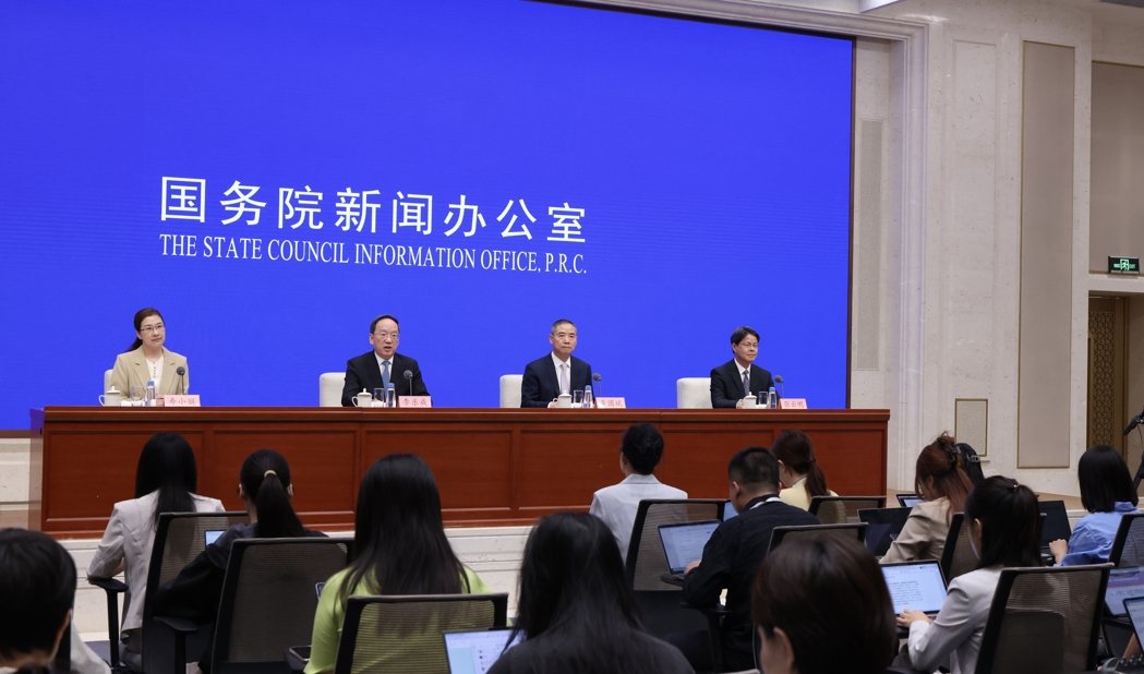 大陆国新办21日举行记者会,由大陆工信部官员对外说明人形机器人、6G等相关政策政... 大陆国新办21日举行记者会,由大陆工信部官员对外说明人形机器人、6G等相关政策政...