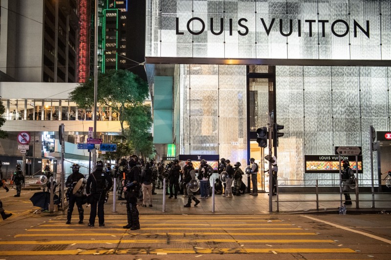 奢侈品牌第一槍？傳香港百貨拒降租金LV擬關門市- 自由財經