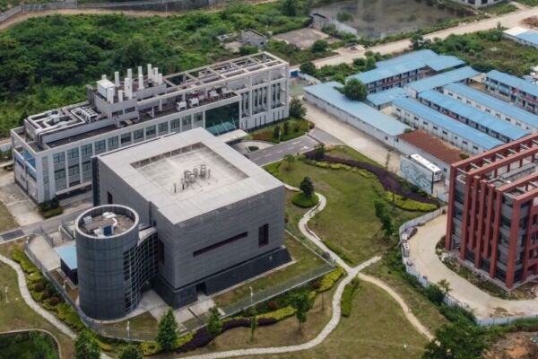 再揭北京罪行,川普称卫星拍到武汉满是尸袋.... 再揭北京罪行,川普称卫星拍到武汉满是尸袋....