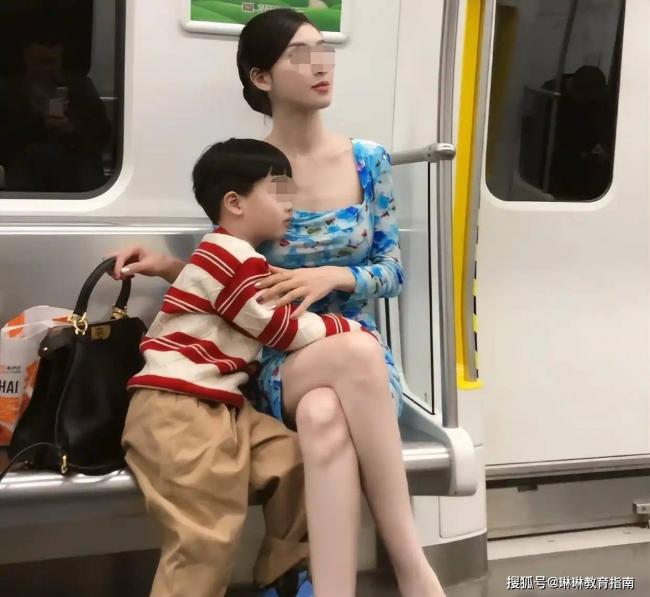 二胎家庭对比图火了 网:送外卖和吃外卖 二胎家庭对比图火了 网:送外卖和吃外卖