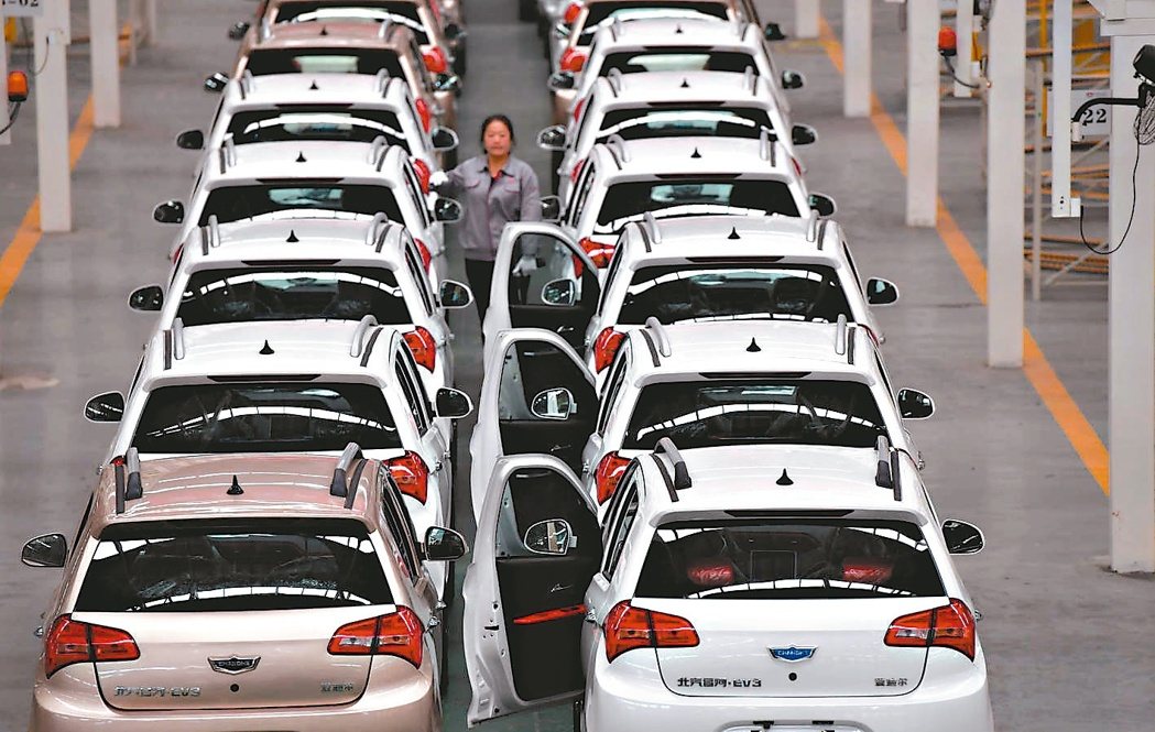 大陆乘用车库存2025年末达365万辆,库存天数增至66天。(本报资料照片) 大陆乘用车库存2025年末达365万辆,库存天数增至66天。(本报资料照片)