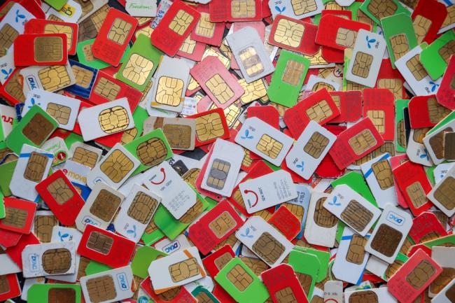 中国男子秀“SIM卡” 竟炼出近200g黄金