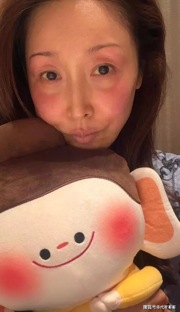 孙悦自曝录春晚被冻伤,嫁给大9岁二婚富豪,如今53岁婚姻很幸福