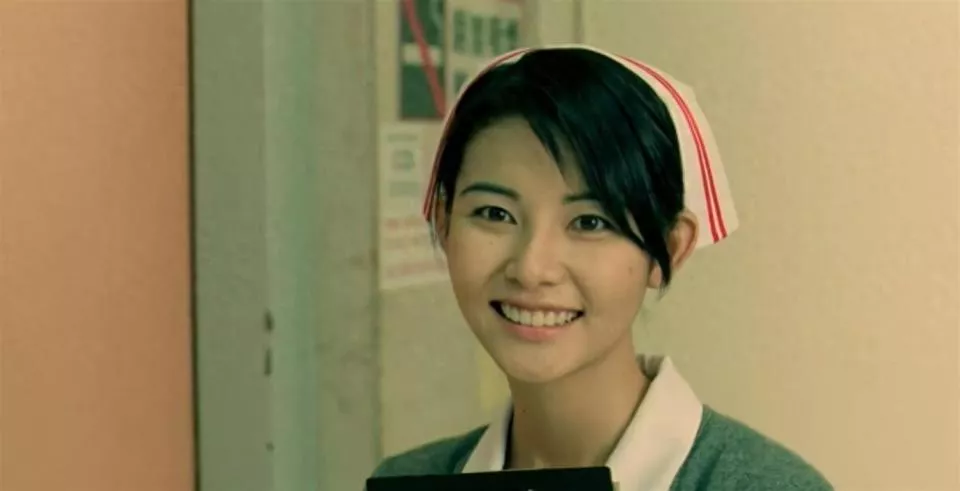 21岁拍三级片,30岁被出轨,38岁嫁大佬,如今50岁没孩子被宠成宝