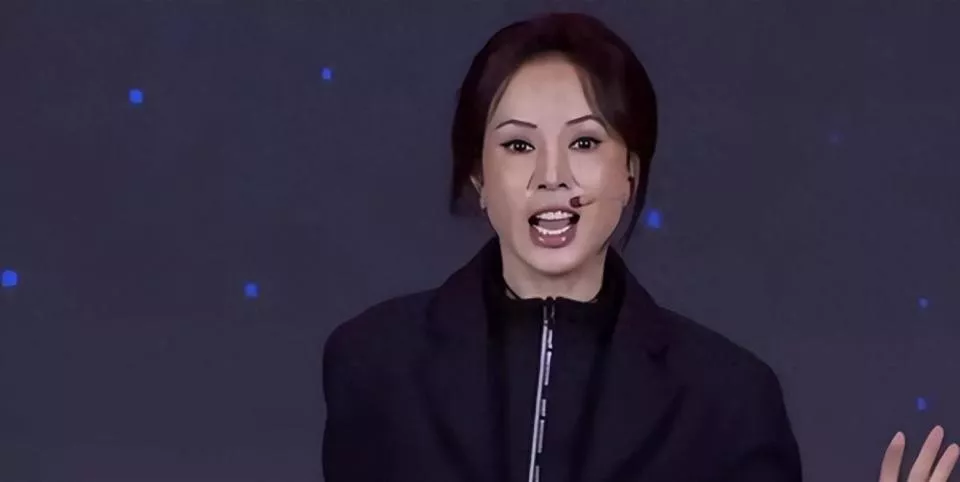 被老头白嫖10年,还倒贴上亿,59岁不婚不育的李若彤,后悔吗