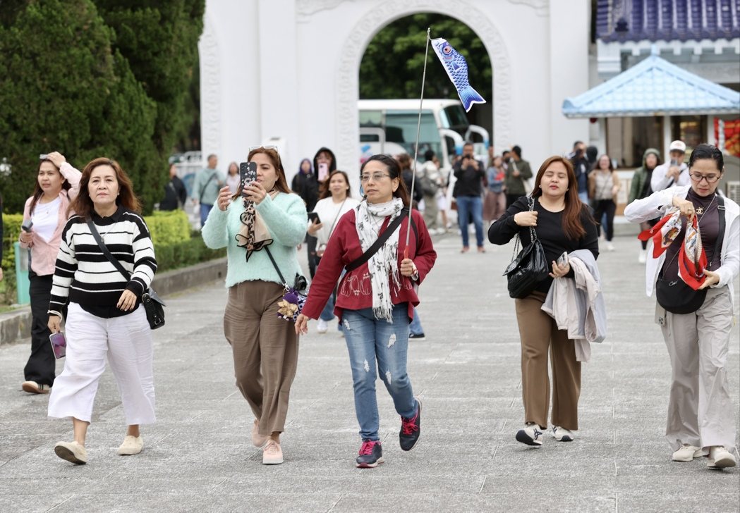 两岸观光僵局如何解除受到关注,图为在台湾旅游的外国游客。记者林俊良/摄影 两岸观光僵局如何解除受到关注,图为在台湾旅游的外国游客。记者林俊良/摄影