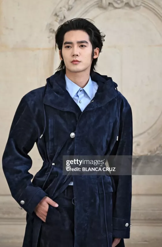 巴黎这一夜,蔡依林逆生长,魏大勋火到国外,周迅彻底赢麻了