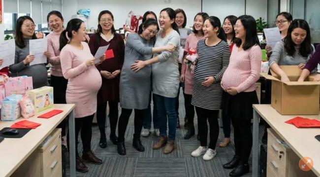 15人公司13名同事一起怀孕生产 还给加薪 结果… 15人公司13名同事一起怀孕生产 还给加薪 结果…
