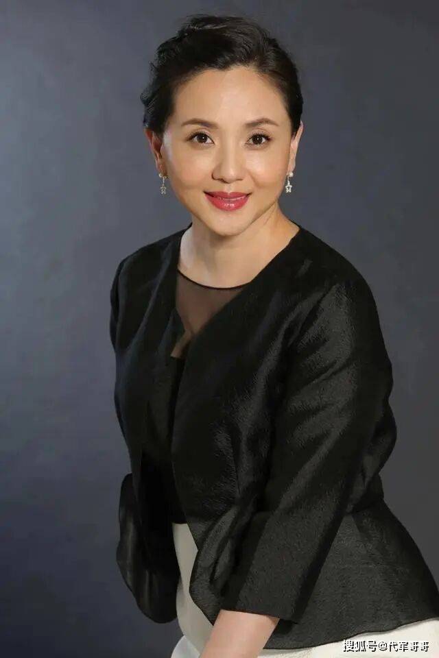 59岁陶慧敏近况曝光！没守寡10年 老公是初恋 女儿比她还漂亮