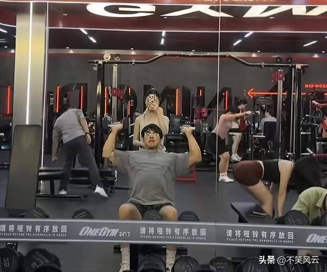中国26岁知名健美网红去世，死前肌肉血管暴起