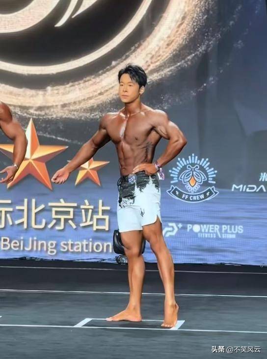 中国26岁知名健美网红去世，死前肌肉血管暴起