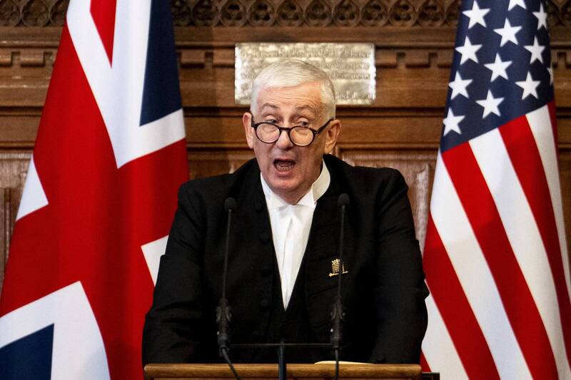 英國下議院議長霍伊爾（Lindsay Hoyle）告訴媒體，身為議長，他是議員的守護者，有責任保護議員免受制裁。在有英國國會議員遭北京制裁的情況下，允許習近平踏入議員的工作場所，將是個錯誤。（路透）
