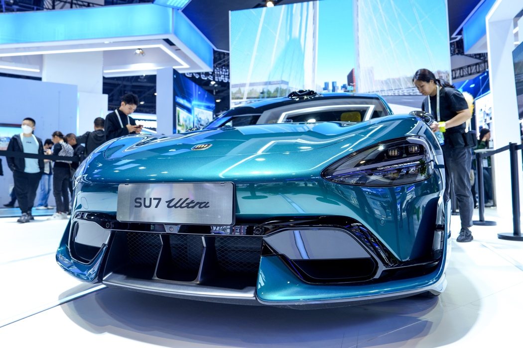 曾经月销量上千辆的「地表最速」四门车小米SU7 Ultra,如今销量正逐渐下滑。... 曾经月销量上千辆的「地表最速」四门车小米SU7 Ultra,如今销量正逐渐下滑。...