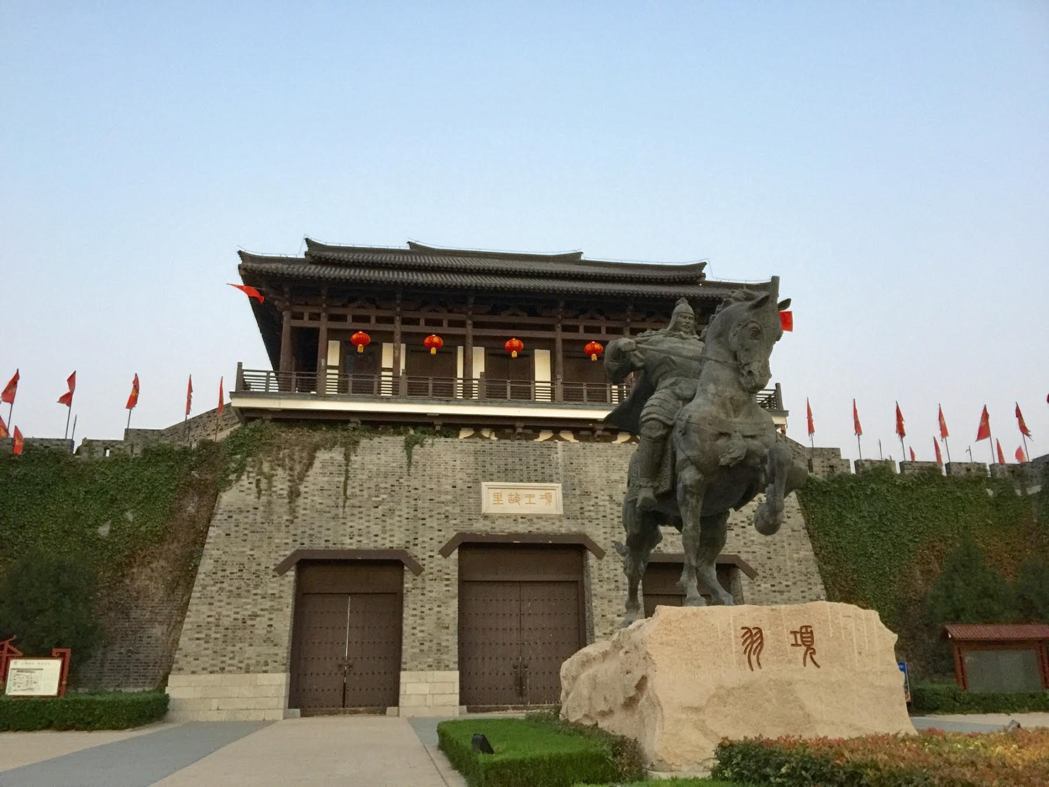 江苏徐州方特乐园为迎接农历新年,推出「办肆汉风年」主题活动,开出日薪人民币500... 江苏徐州方特乐园为迎接农历新年,推出「办肆汉风年」主题活动,开出日薪人民币500...