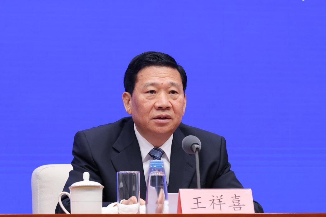 大陆国家应急管理部长王祥喜31日传出落马消息,这也是继内蒙古自治区前书记孙绍骋之... 大陆国家应急管理部长王祥喜31日传出落马消息,这也是继内蒙古自治区前书记孙绍骋之...